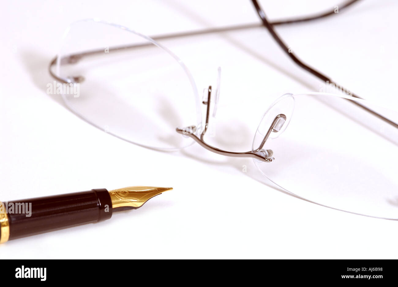 Ink fountain pen hi-res stock photography and images - Alamy
