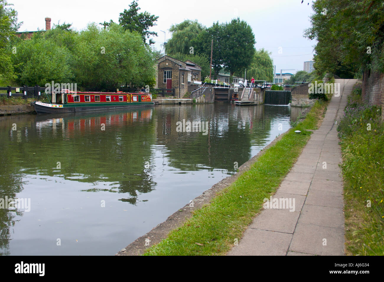 Regents canal green hi-res stock photography and images - Alamy