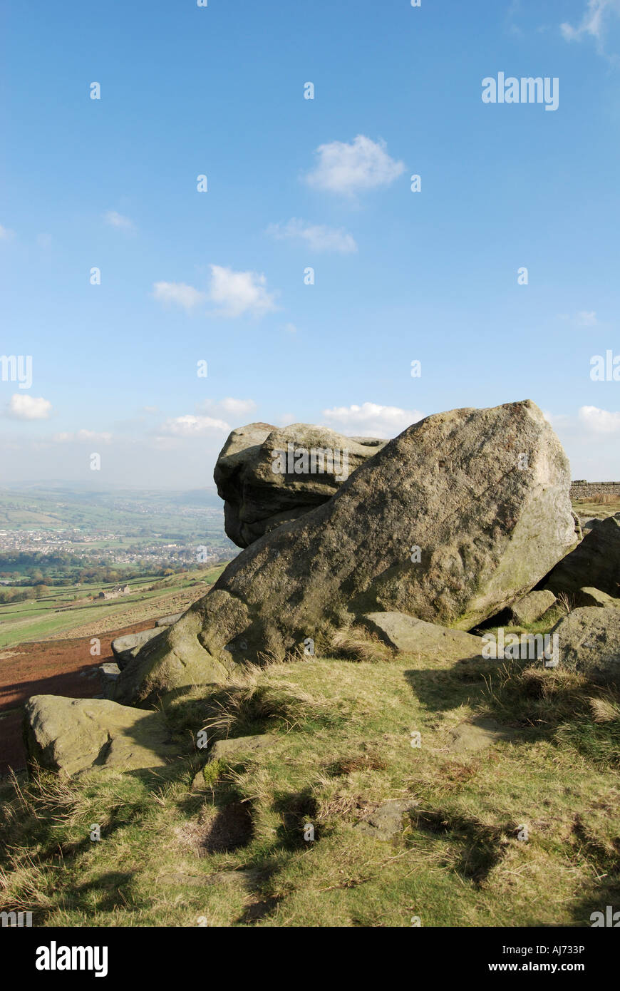Glacial Gritstone rocks on Earls Crag in the Yorkshire Dales Stock Photo