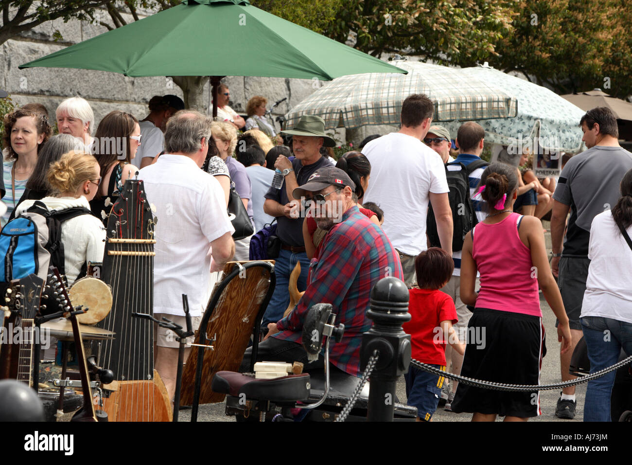 Street performer in downtown Victoria during Canada Day celebration ...
