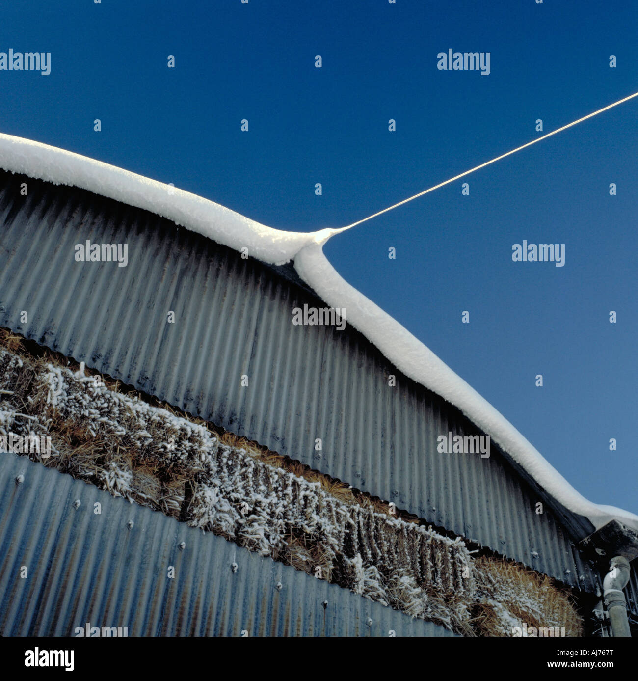 Dutch Barn in Snow UK Stock Photo