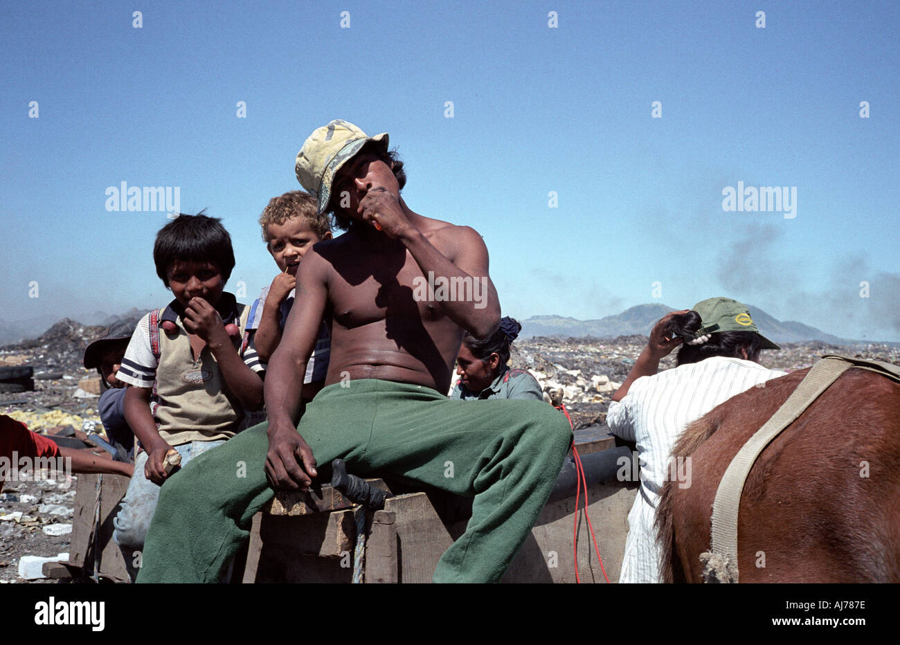 Garbage pickers hires stock photography and images Alamy
