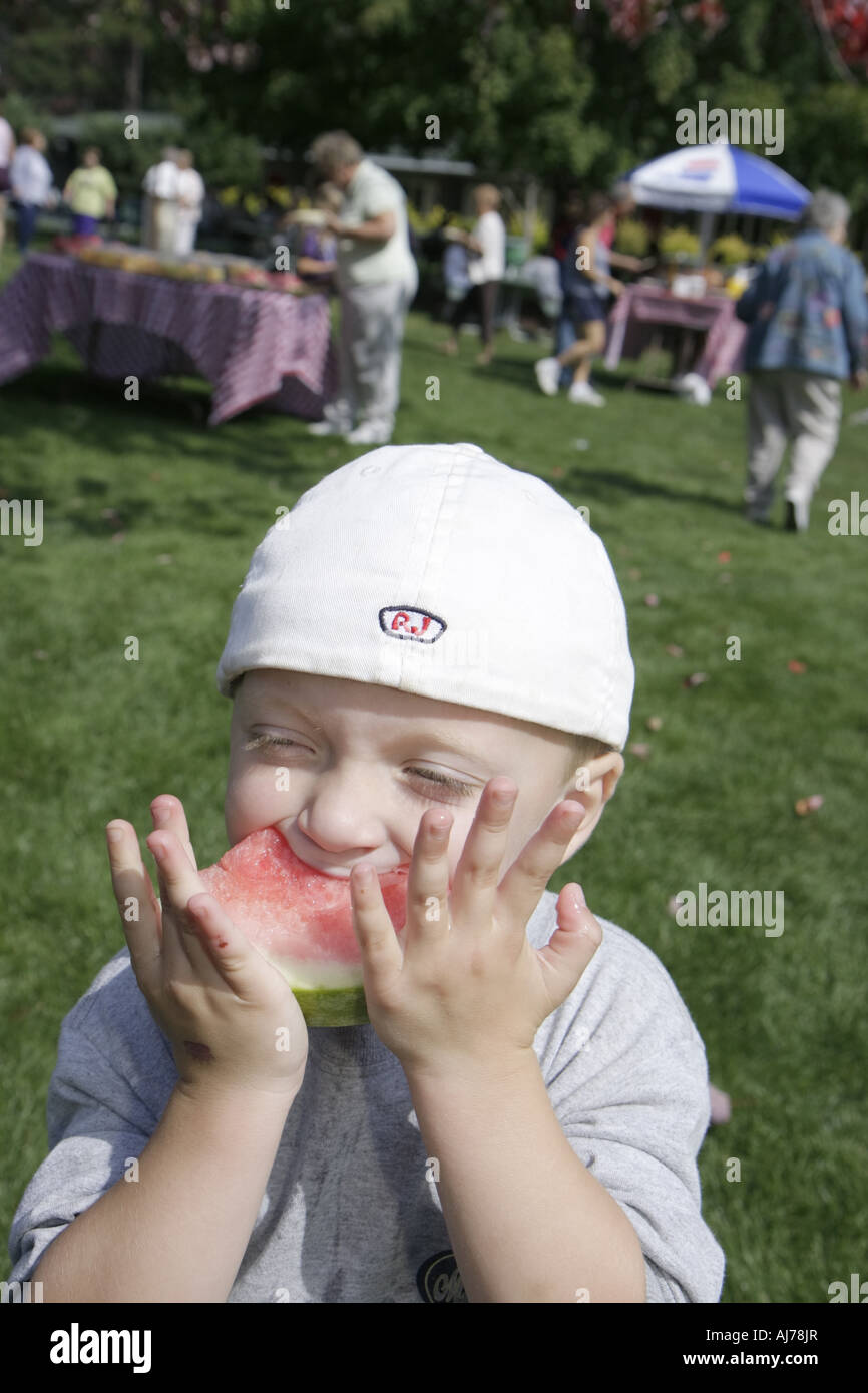 Pocono Poconos Mountains Pennsylvania,Hawley,Woodloch Resort,picnic,boy