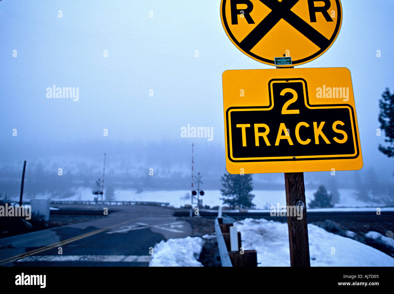 Rr sign and tracks hi-res stock photography and images - Alamy