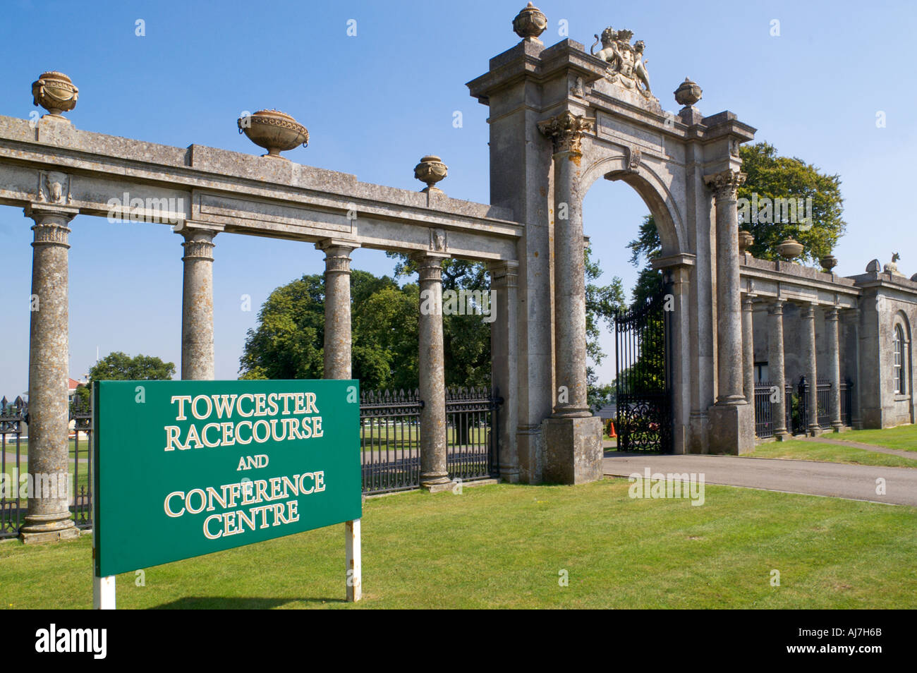 Towcester racecourse hires stock photography and images Alamy