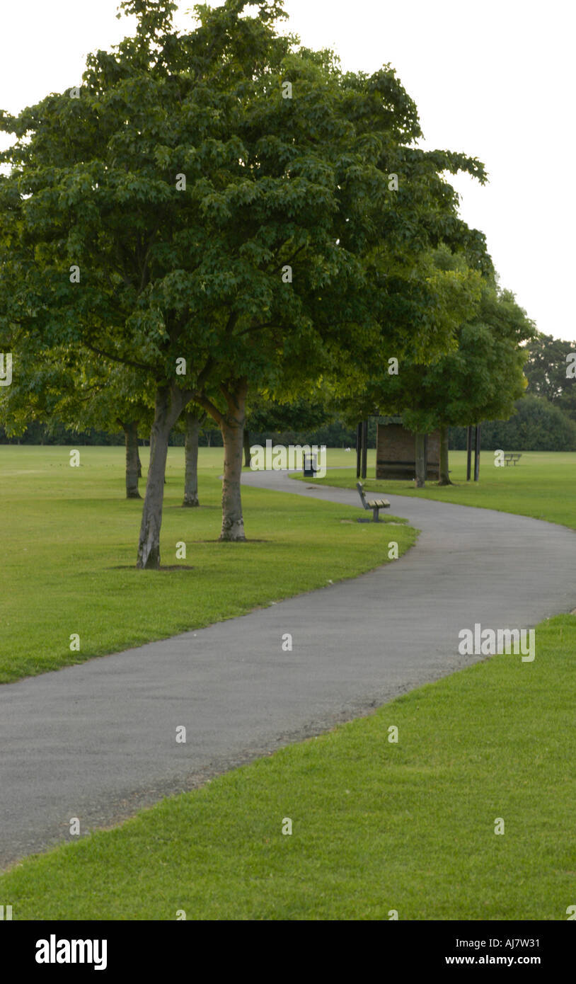 Mowsbury Park Cycle Path And Walk Way Bedford Uk Stock Photo Alamy mowsbury-park-cycle-path-and-walk-way-bedford-uk-stock-photo-alamy