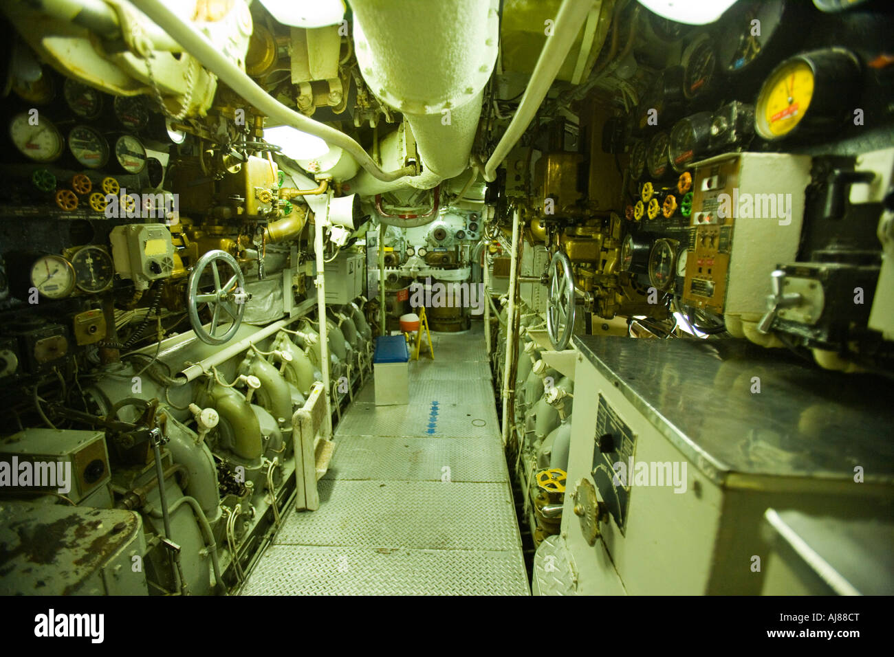 Engine Room Of The Uss Becuna Stock Photo 14654231 Alamy
