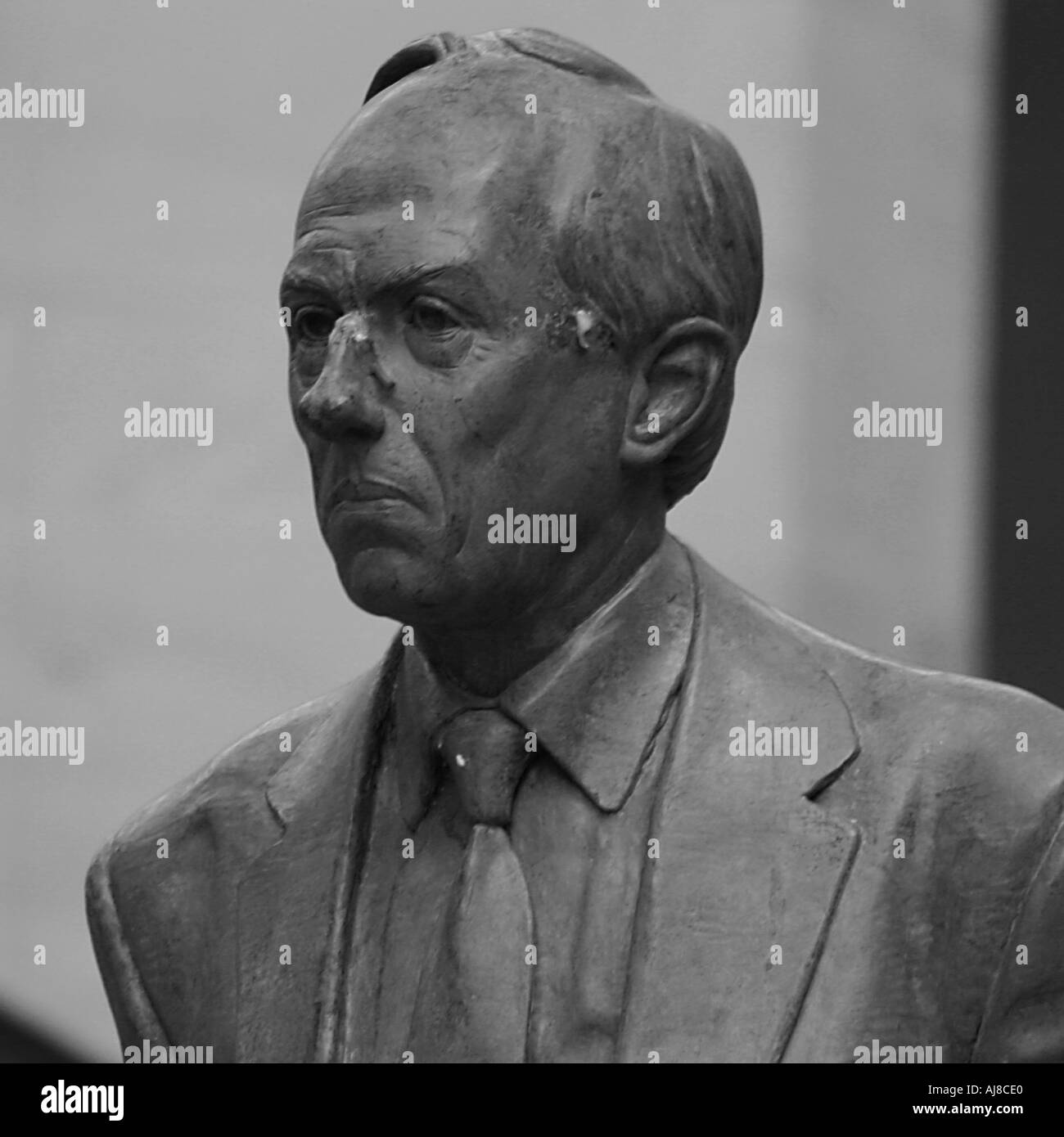 Donald Dewar Statue Stock Photo Alamy