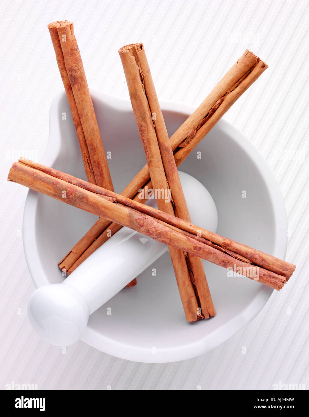 CINNAMON STICKS IN PESTLE AND MORTAR Stock Photo Alamy