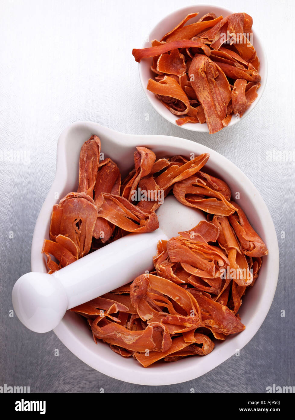 MACE BLADES IN PESTLE AND MORTAR Stock Photo Alamy