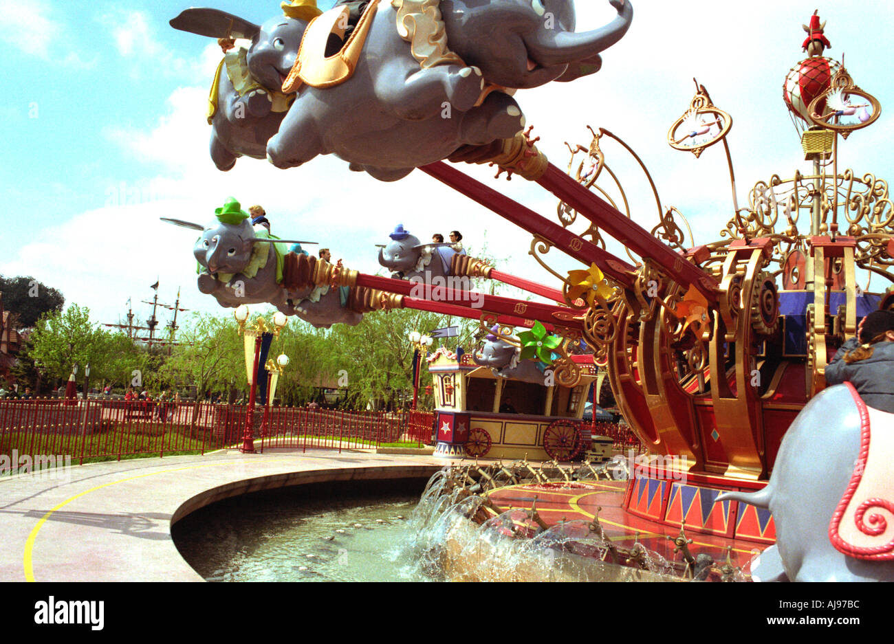 children-on-joyrides-disneyland-paris-june-2003-stock-photo-alamy