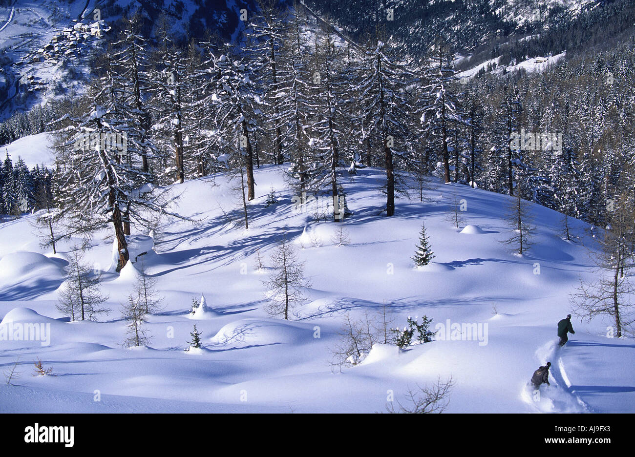 Piste lines hi-res stock photography and images - Alamy
