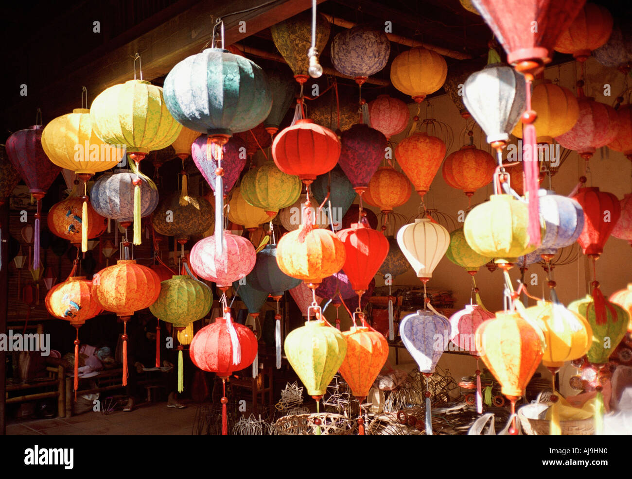 Paper chinese lanterns hanging hi-res stock photography and images - Alamy