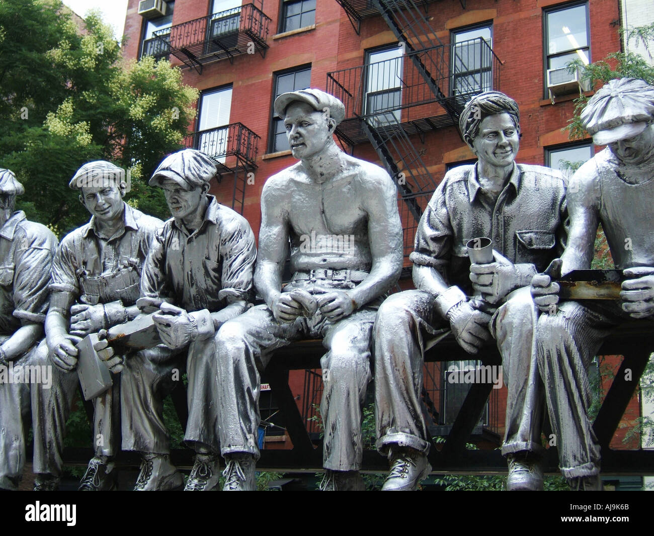 famous new york photograph of workers sitting high on skyscraper