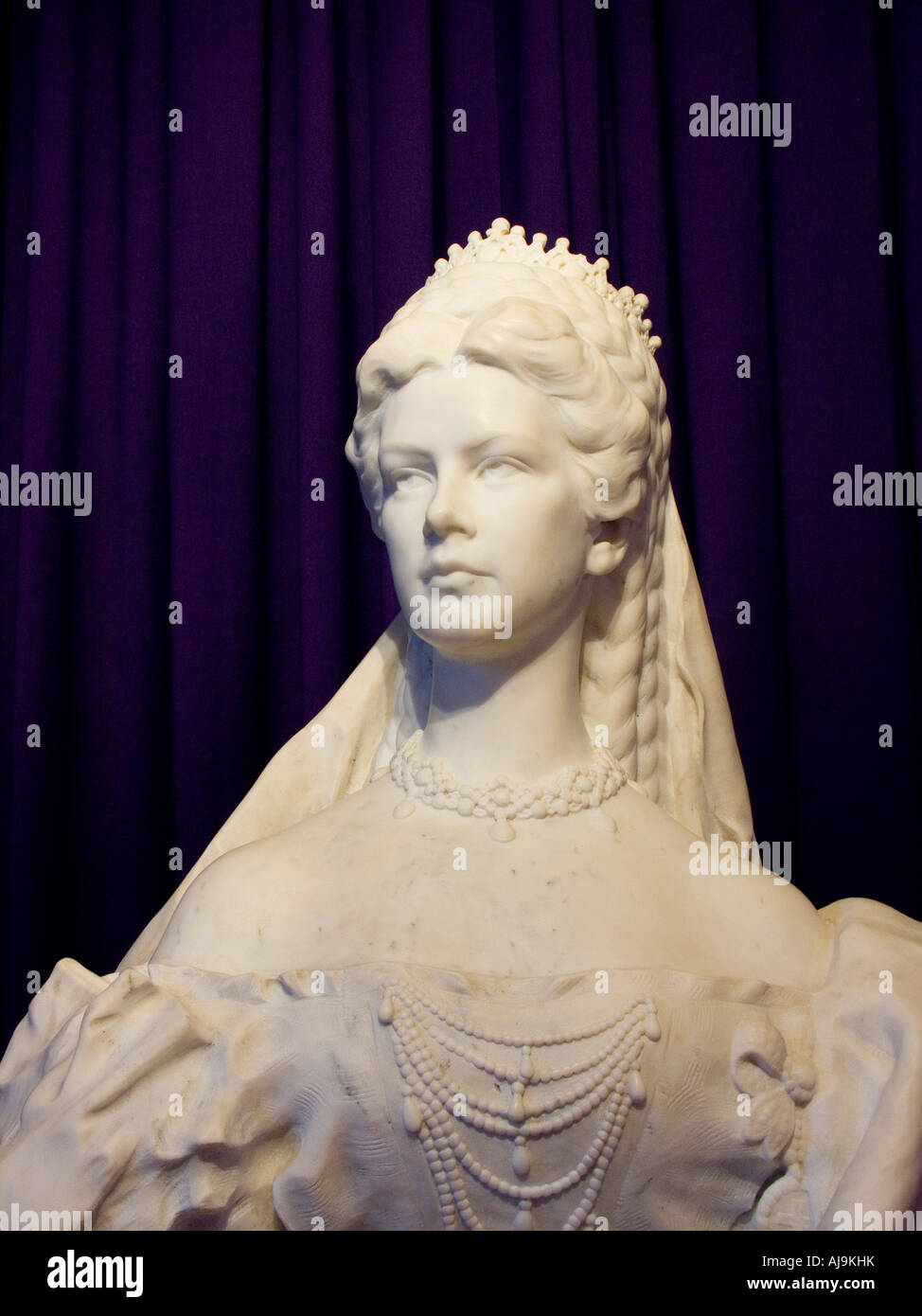 Queen Elisabeth Statue, Godollo Castle, Hungary Stock Photo - Alamy