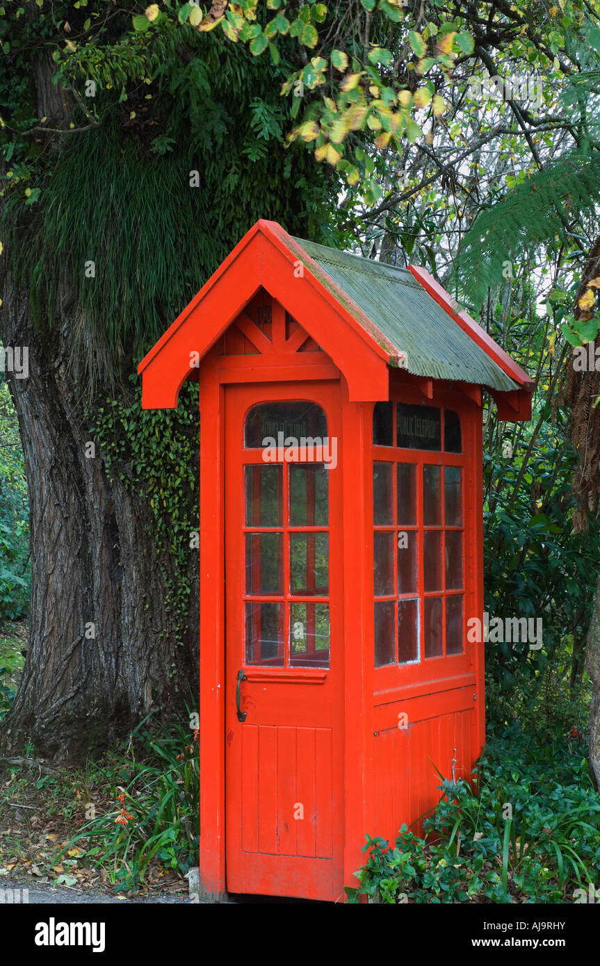 Red phone booth standing alone hi-res stock photography and images - Alamy