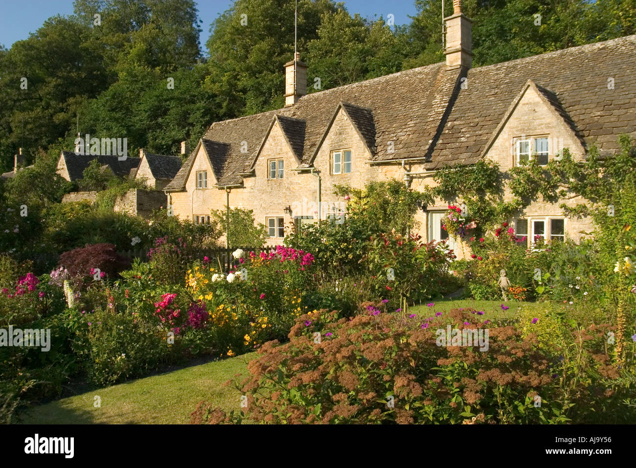 Cottage gardens bibury cotswolds gloucestershire hires stock