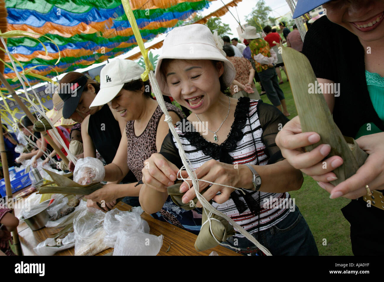 Women make Chinese glutinous rice dumplings Stock Photo Alamy