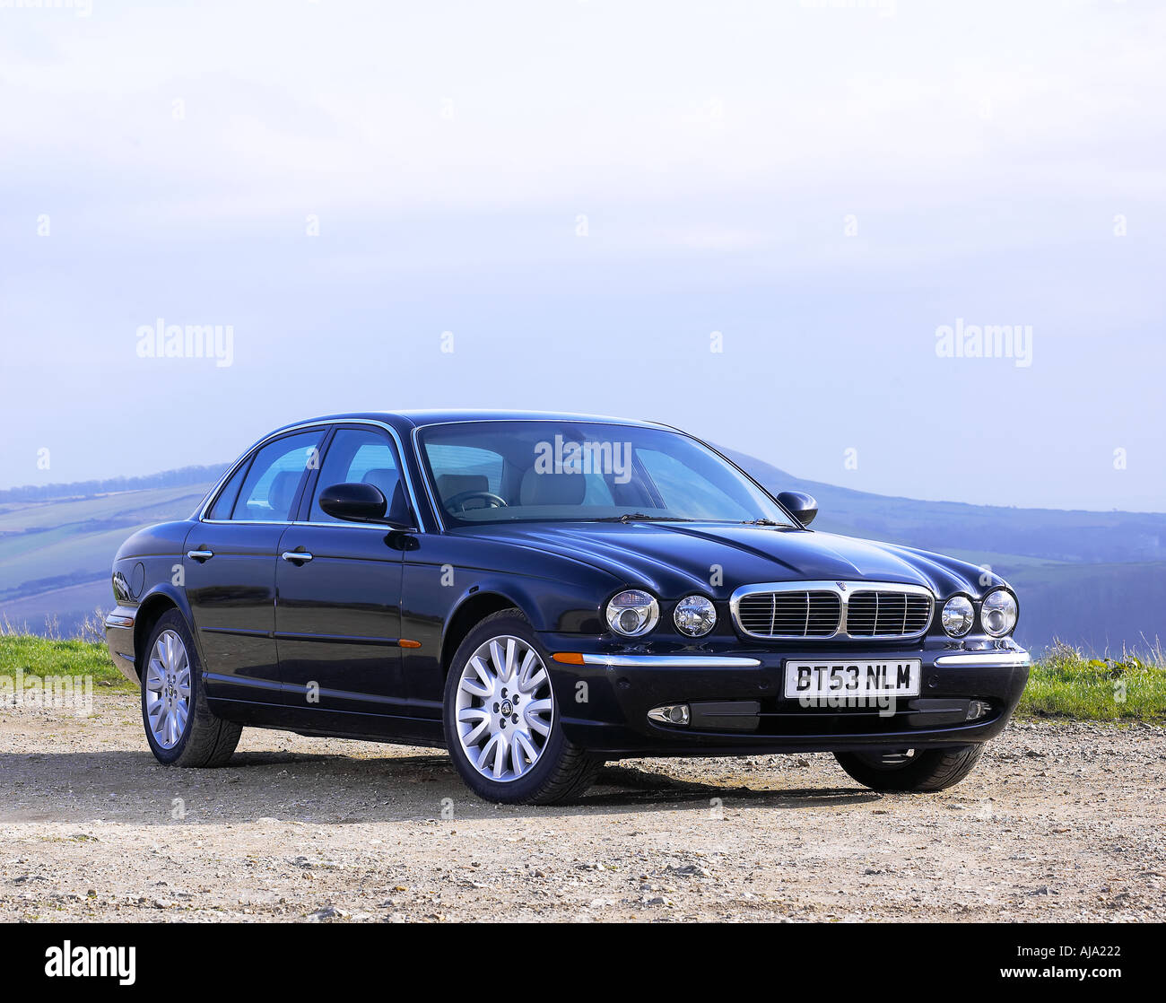 Jaguar xj8 hi-res stock photography and images - Alamy