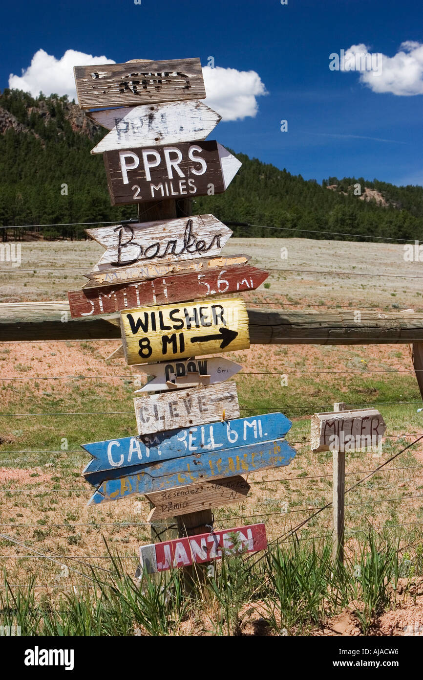 Home address signs hi-res stock photography and images - Alamy