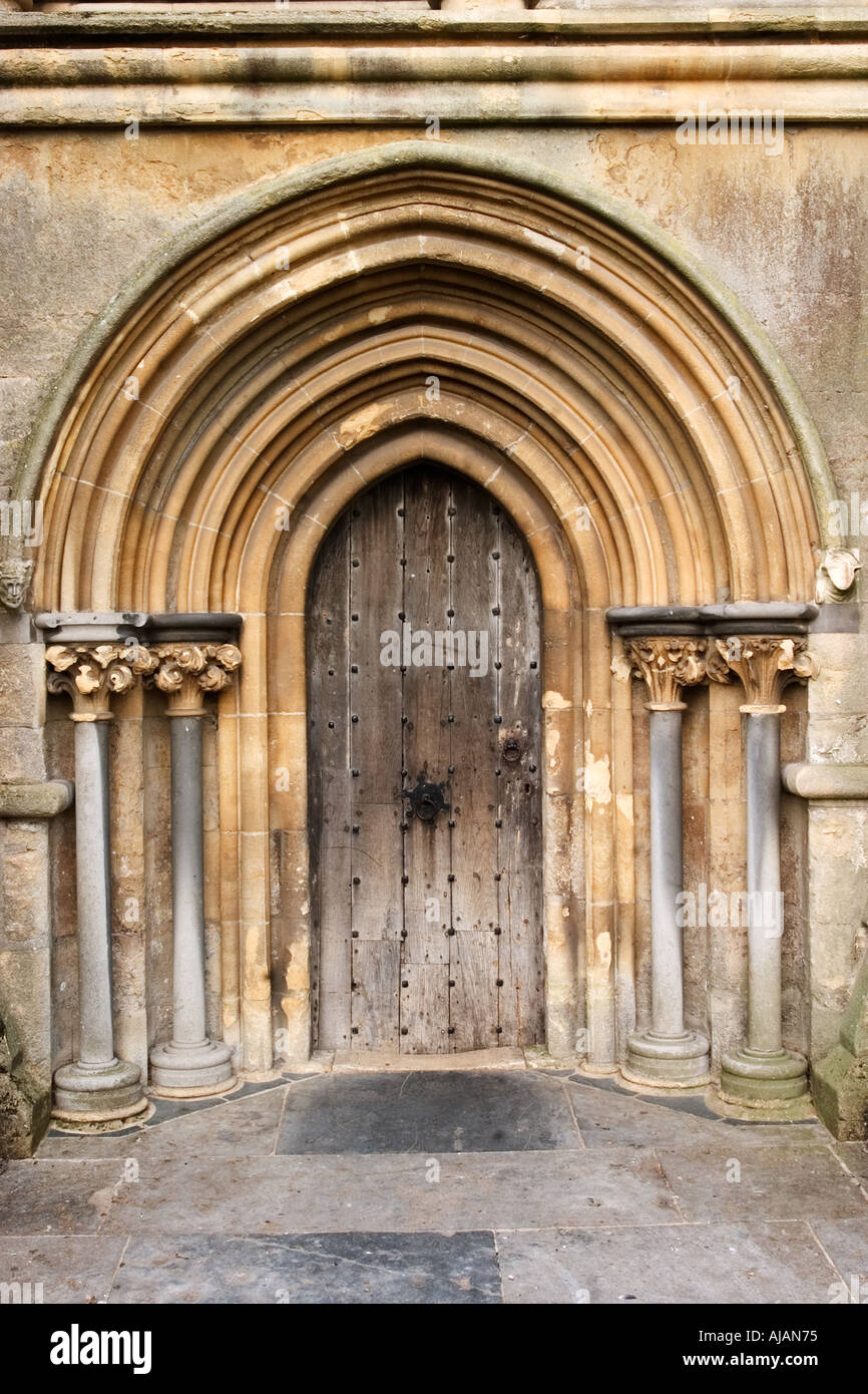 Old oak wooden studded door hi-res stock photography and images - Alamy