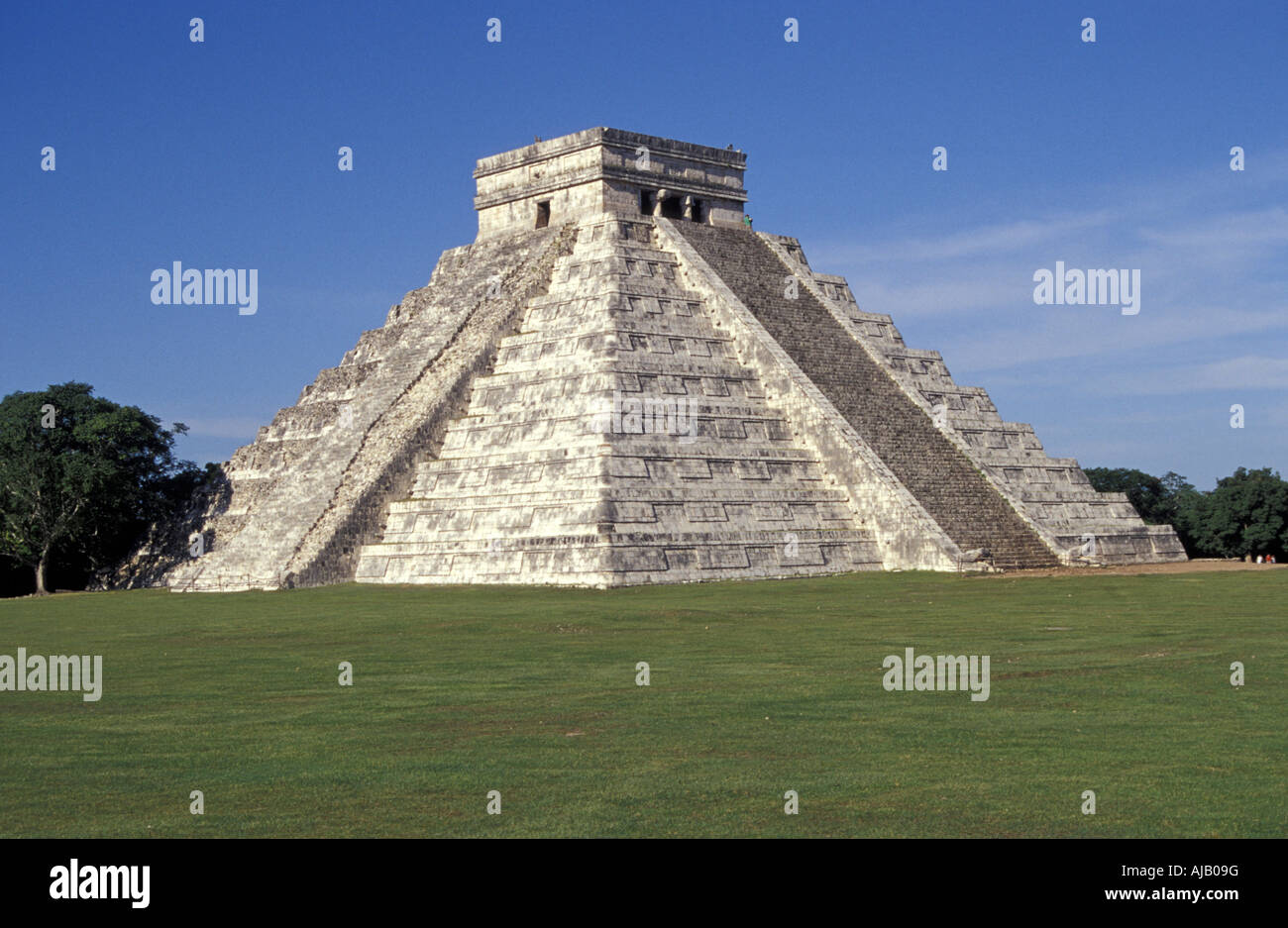 Pyramid of Kukulkan or El Castillo, Chichen Itza, Yucatan, Mexico Stock Photo