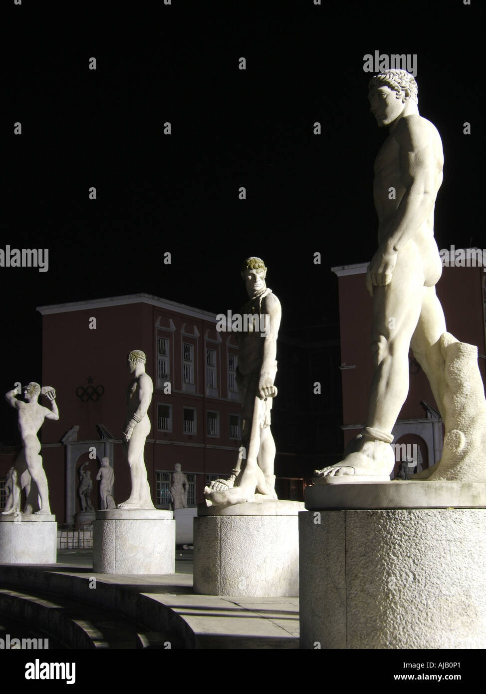 athlete statue at stadio dei marmi, rome at night Stock Photo - Alamy