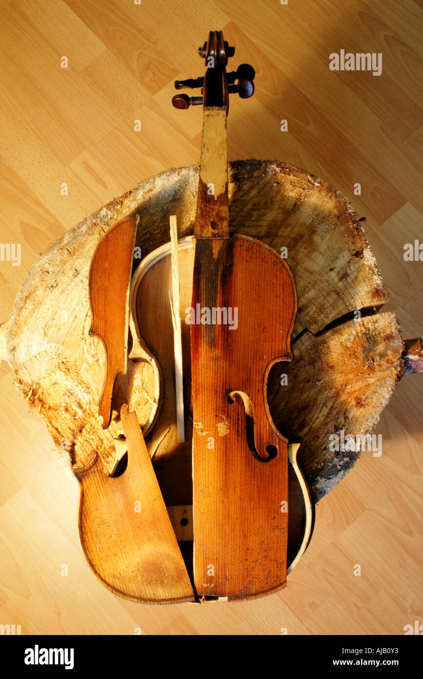 Broken Violin Stock Photo Alamy