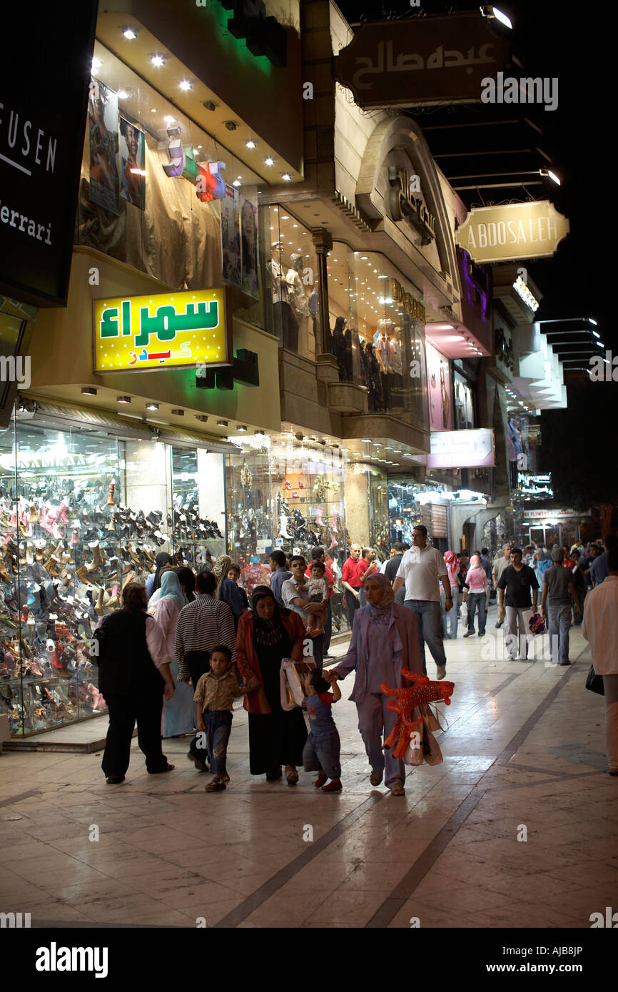 Shops in historic building hires stock photography and images Alamy