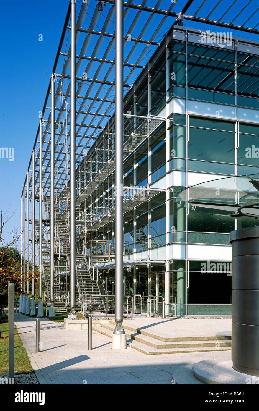 Chiswick Park office buildings complex designed by Richard Rogers ...