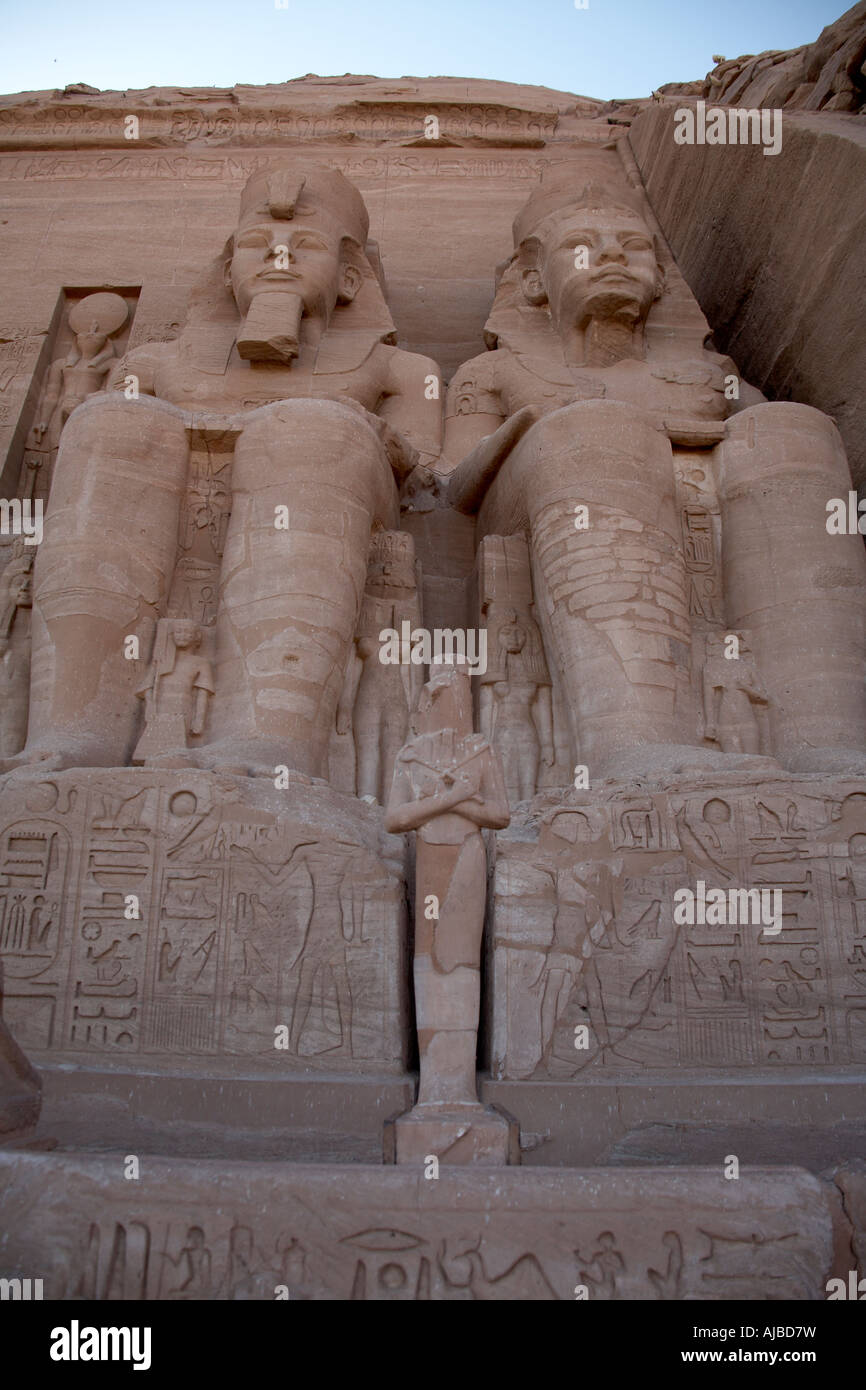 Egyption statues hi-res stock photography and images - Alamy