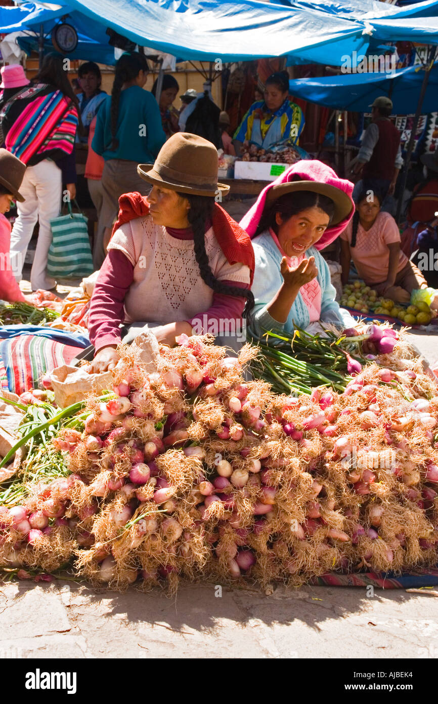 Traditional vendors selling farm produce in main square market Pisac Peru Stock Photo