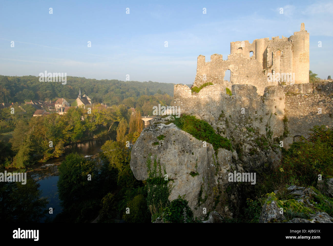 Ruined chateau overlooking Anglessurl'Anglin (86260), Vienne,