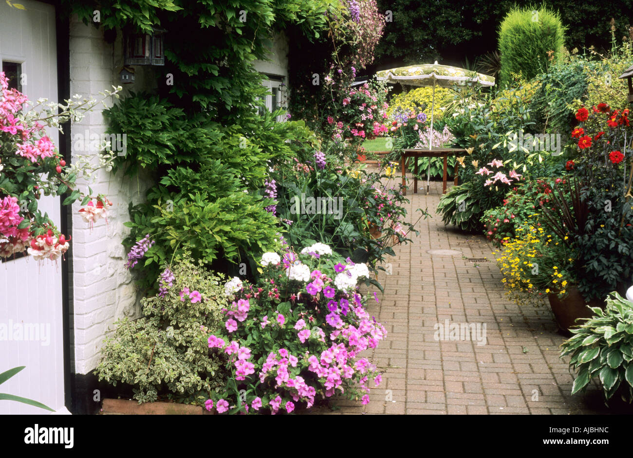 Cottage front garden brick patio hi-res stock photography and images ...
