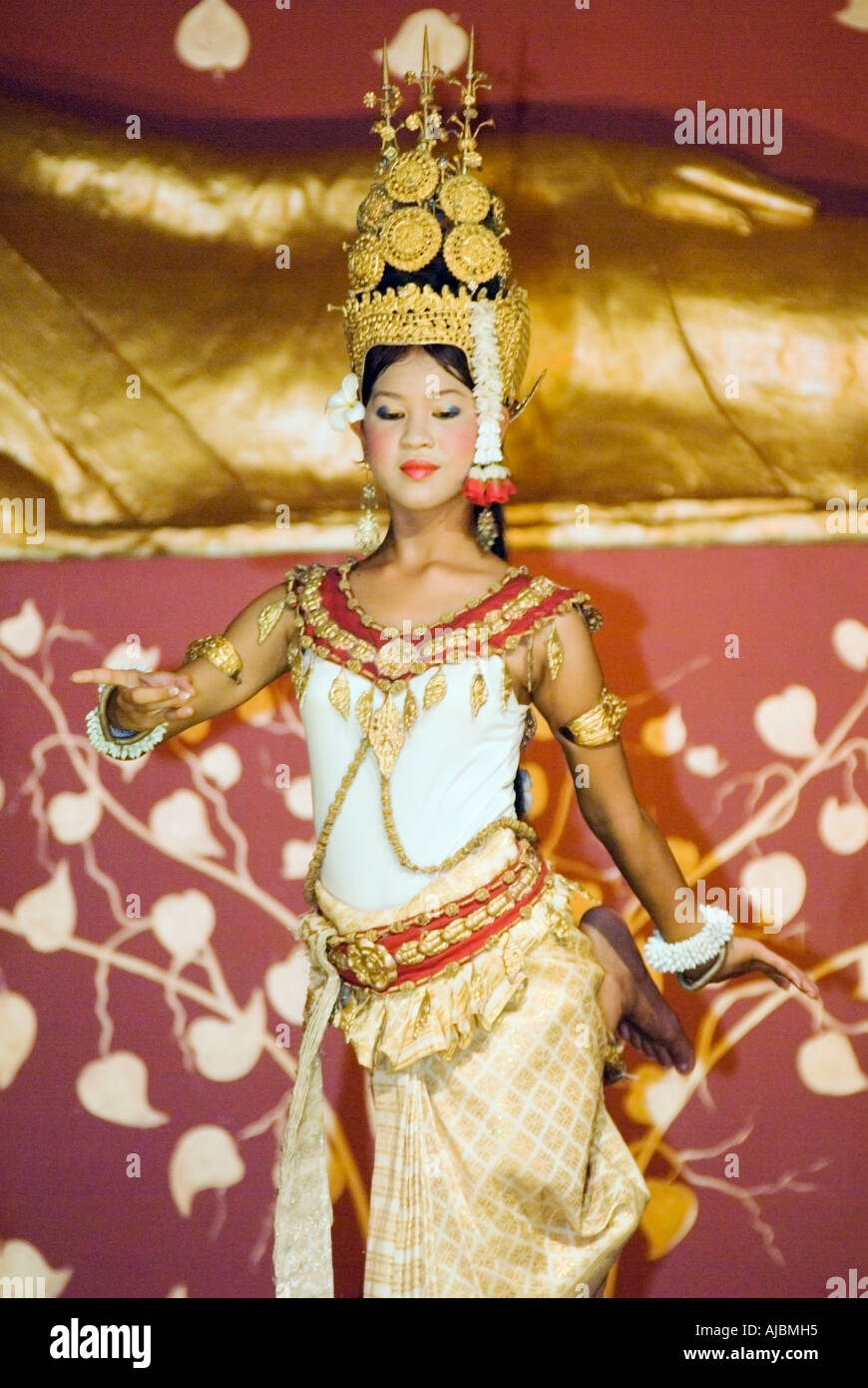 Cambodia Girl Performing Traditional Khmer Dance Siem Reap Temple Restaurant Bar Street Stock Photo