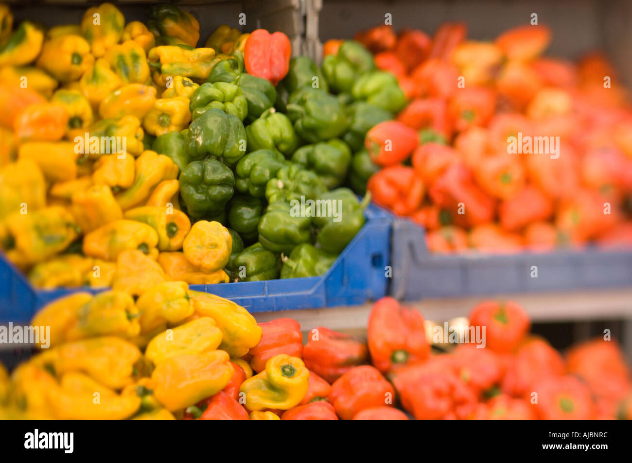 Peppers at a market hi-res stock photography and images - Alamy