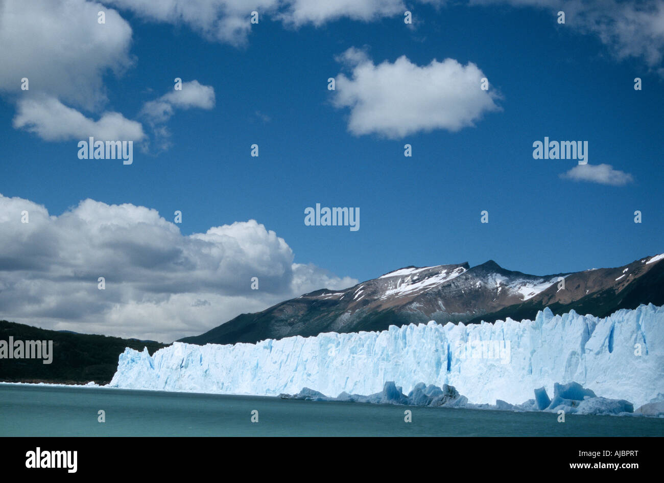 Scenic glaciers hi-res stock photography and images - Alamy