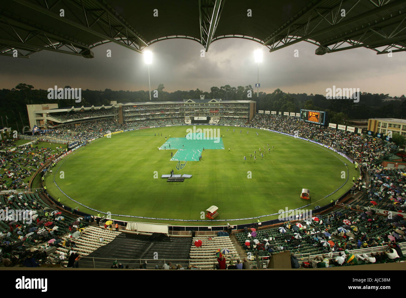 Cricket fan rain hi-res stock photography and images - Alamy