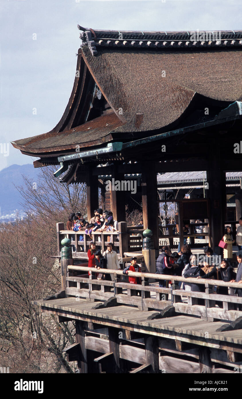 Main Hall Hon do of Kiyomizu dera Kiyomizu temple Overhanging platform one of Kyoto s defining sights Kyoto Japan Stock Photo