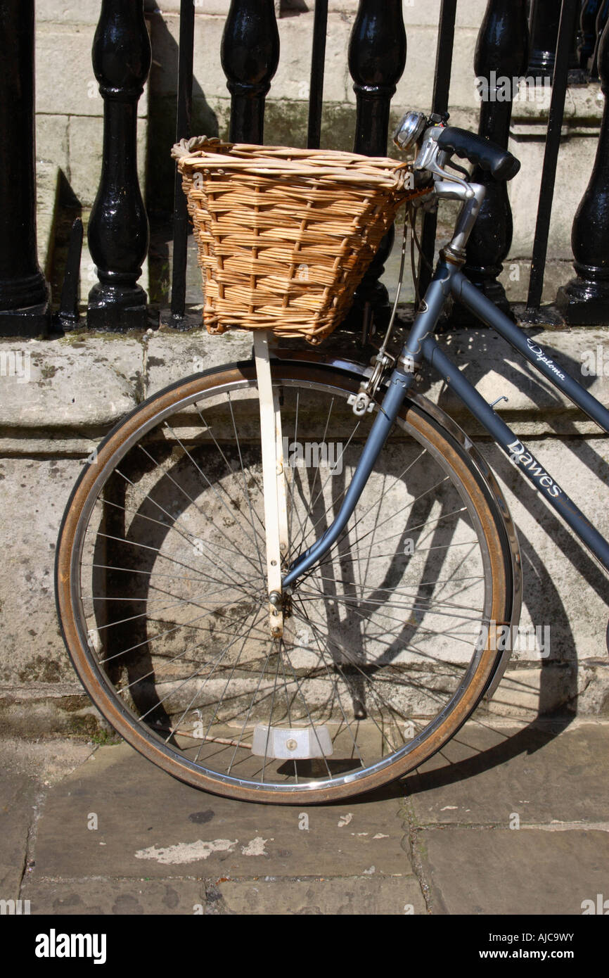 A Ladies bicycle with wicker basket in Cambridge, England Stock Photo