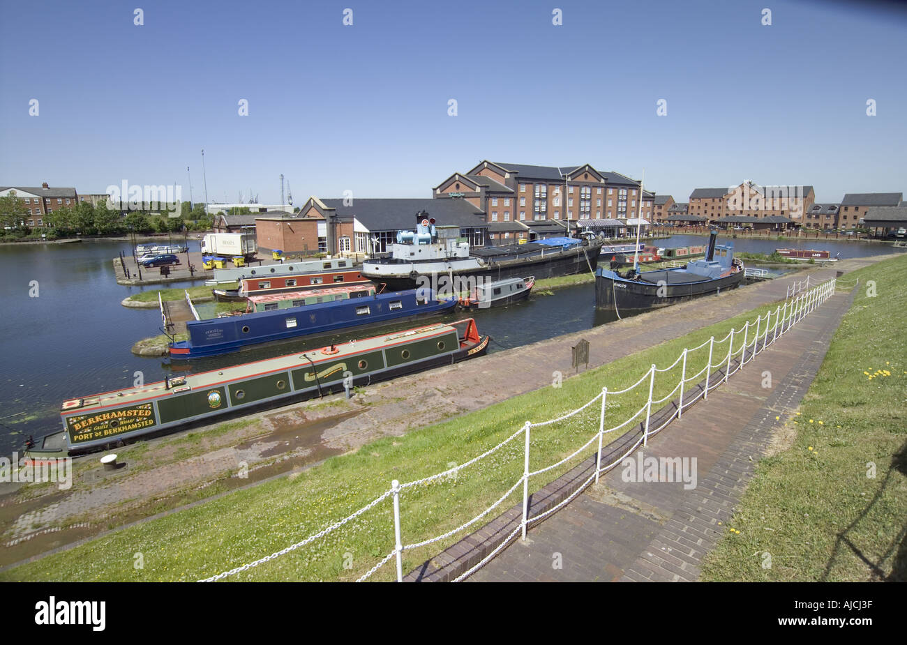 Coal barge industrial revolution hi-res stock photography and images ...