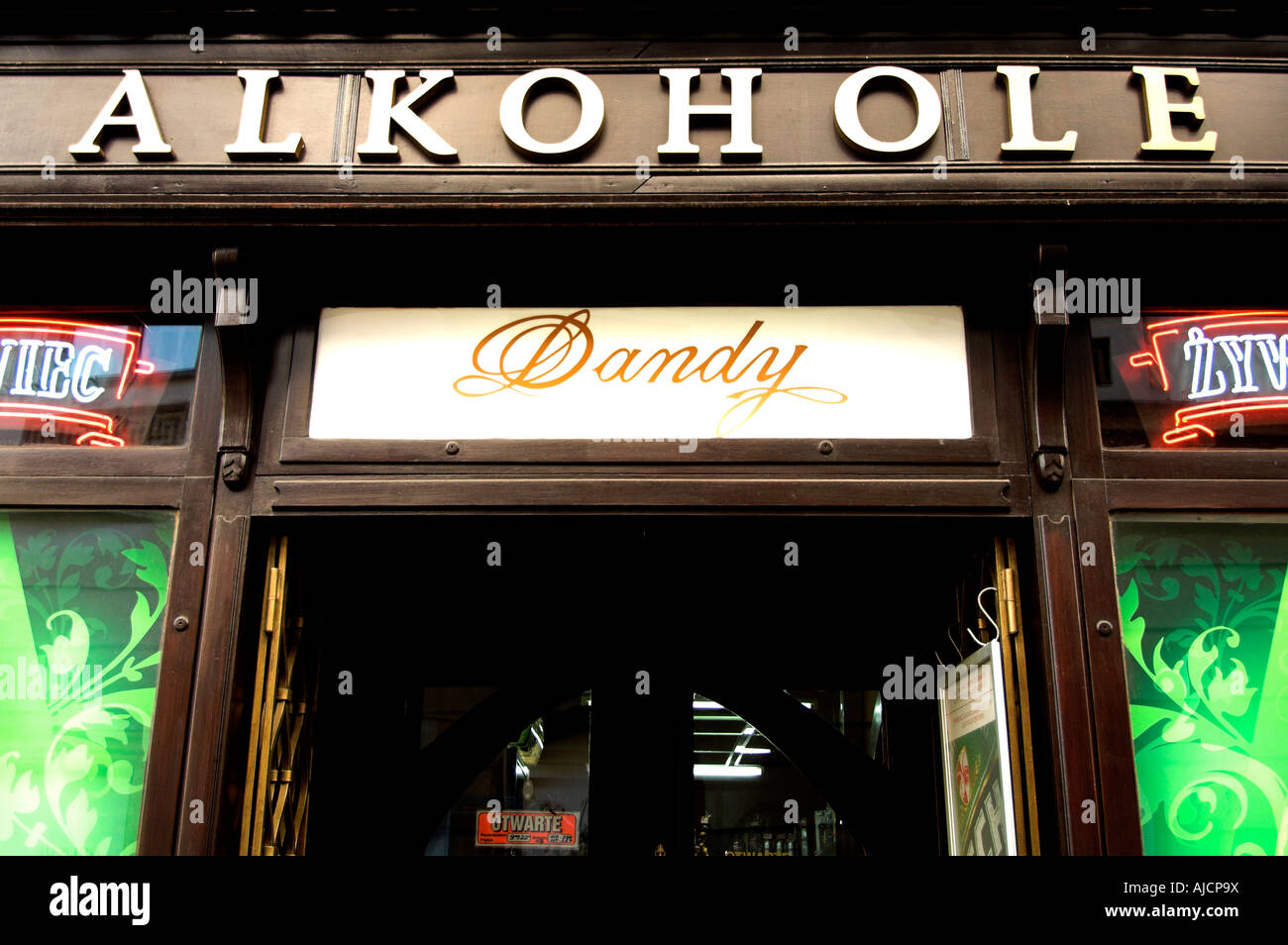 Alkohole shop hi-res stock photography and images - Alamy, image size:1300x954