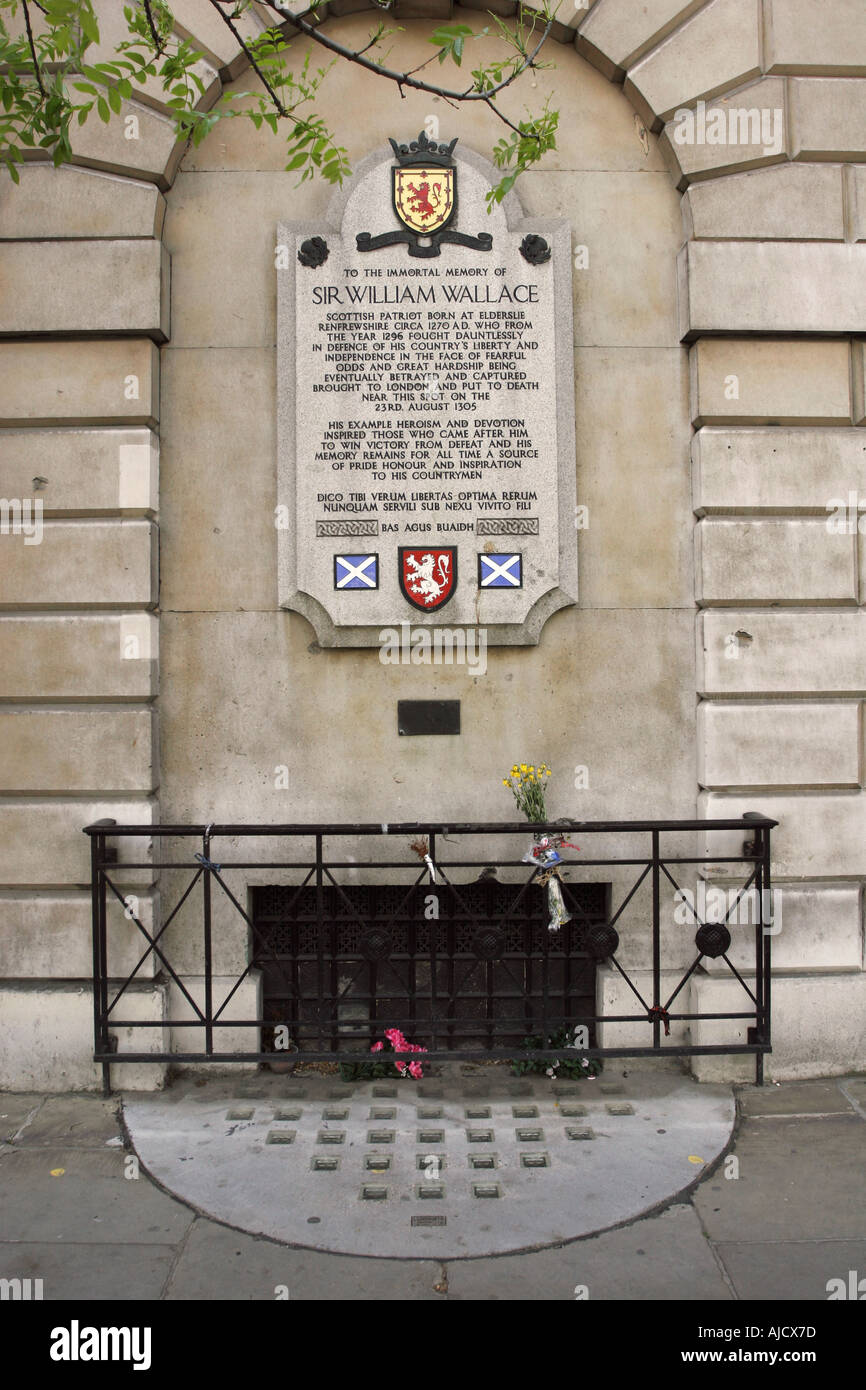 Memorial outside St Bartholomew s London to Braveheart Sir William Wallace Stock Photo