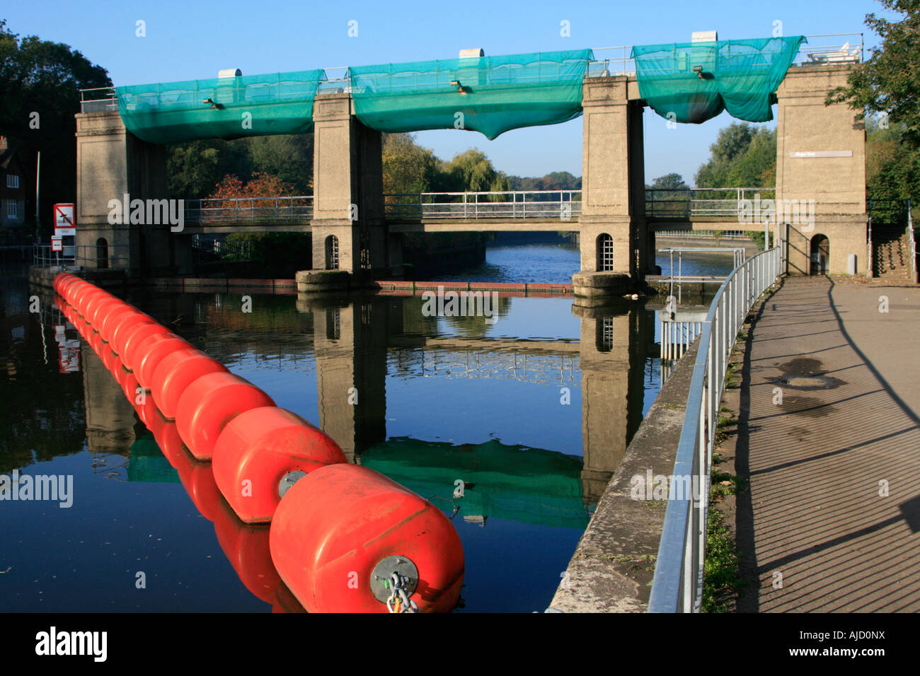 river medway weir county of kent garden of england uk gb Stock Photo