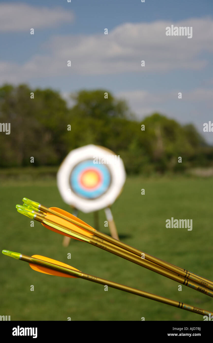 Archery arrows in flight hires stock photography and images Alamy