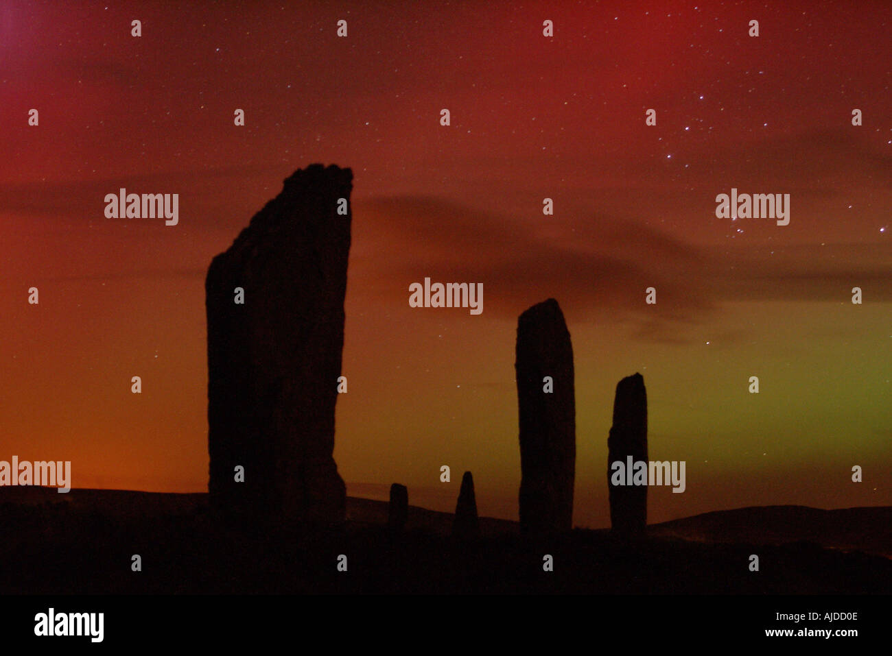 dh  RING OF BRODGAR ORKNEY Red Northern Lights Aurora Borealis and neolithic standing stone circle world heritage site scotland uk brogar Stock Photo
