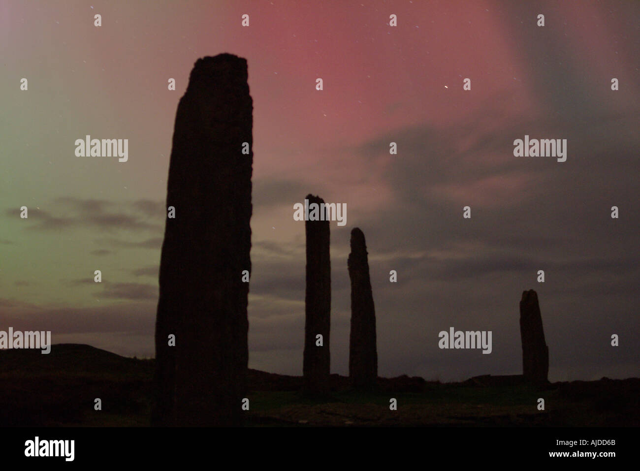dh Neolithic standing stone RING OF BRODGAR ORKNEY Aurora Borealis red Northern Lights Scotland unesco world heritage site night henge Stock Photo