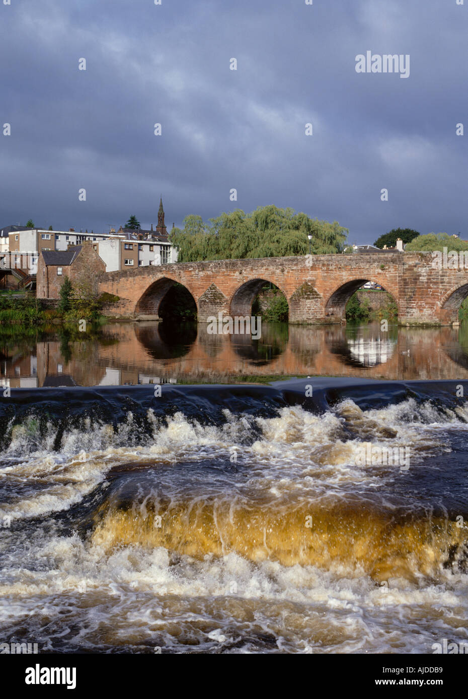 dh Devorgilla bridge DUMFRIES GALLOWAY Multiple stone arch bridge across River Nith Stock Photo