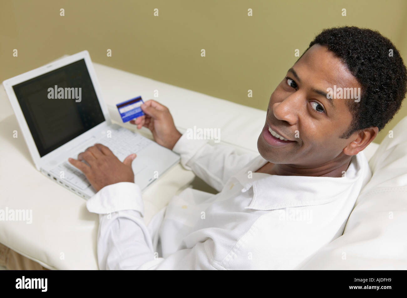 Portrait ecommerce man confidence hi-res stock photography and images ...