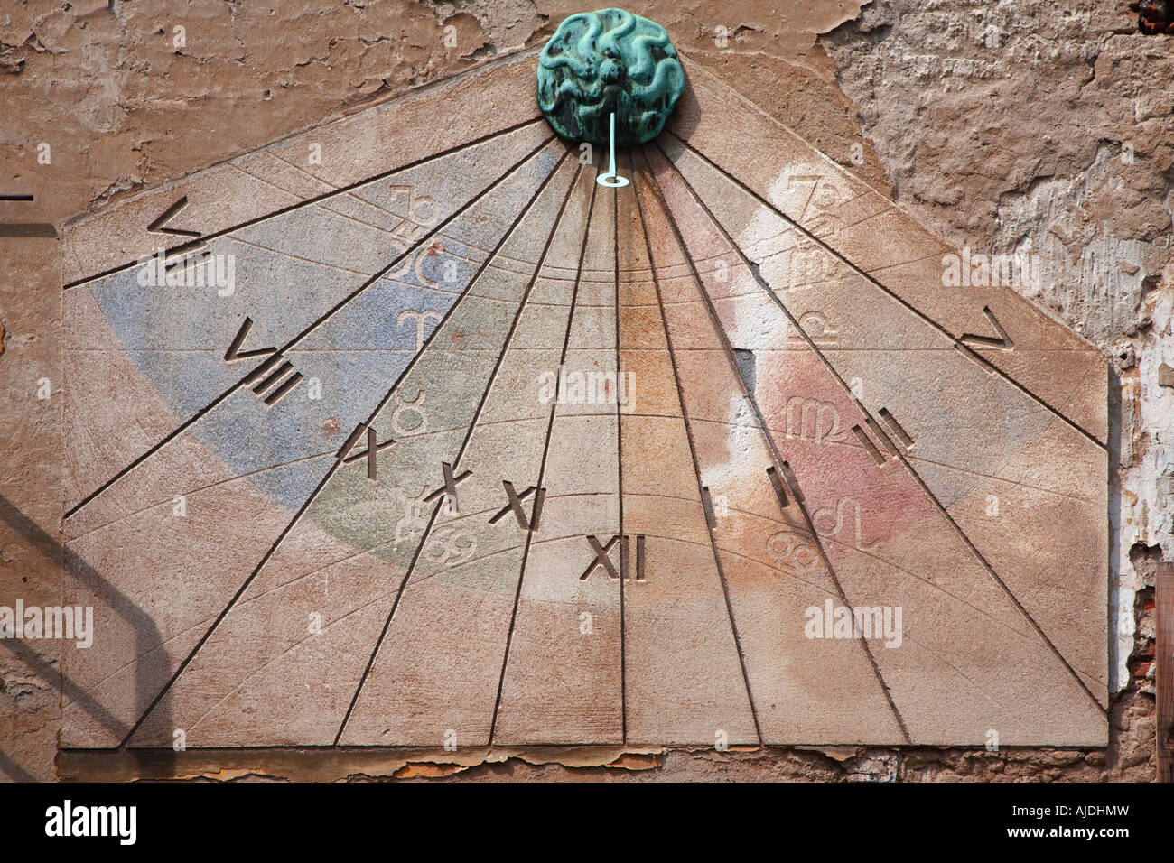 Sundial shadow hires stock photography and images Alamy